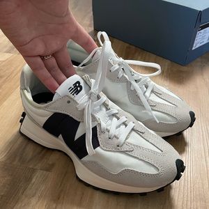 New Balance 327 Womens